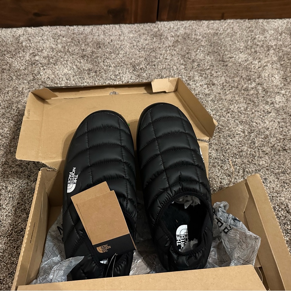 Men’s North Face thermoball traction mule V shoes